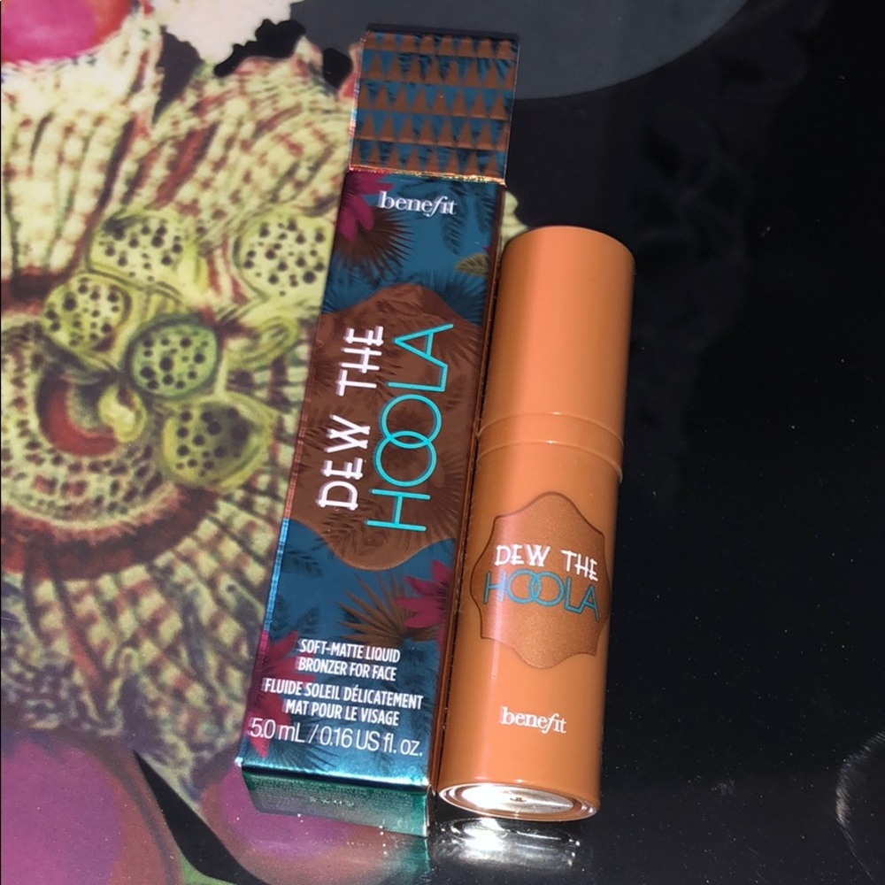 Benefit Dew the Hoola bronzer